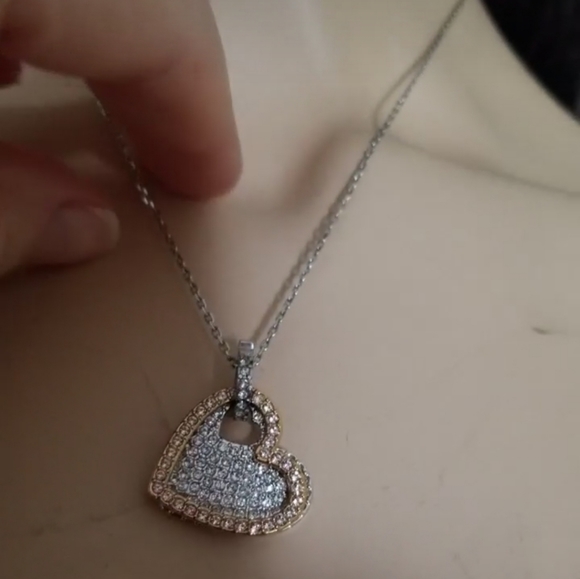 Authentic SWAROVSKI heart charm necklace - Picture 6 of 17